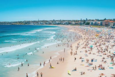 Crowds at Bondi removing rubbish